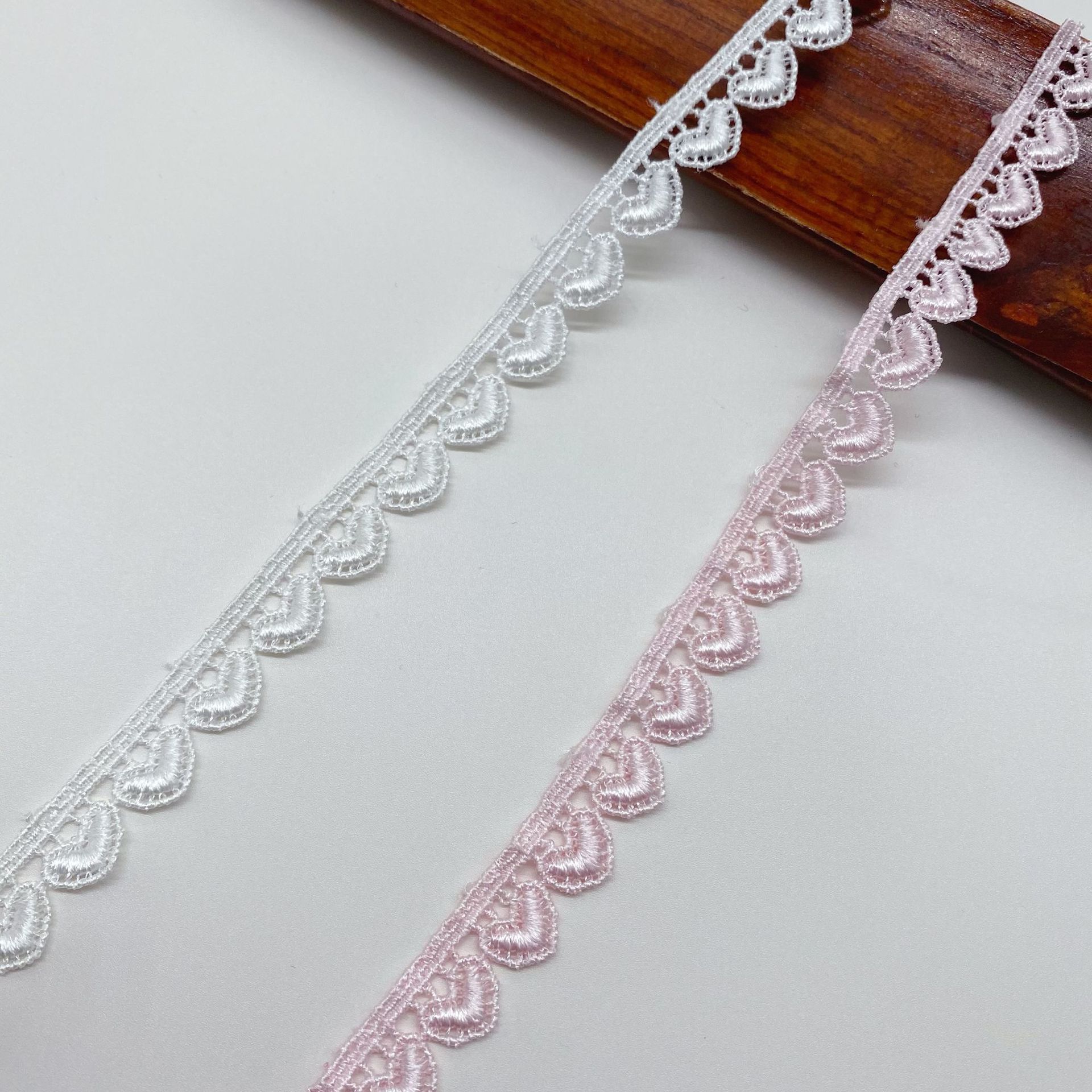 Tissu de dentelle d'amour Adel - Lace Ribbon Trim avis et prix